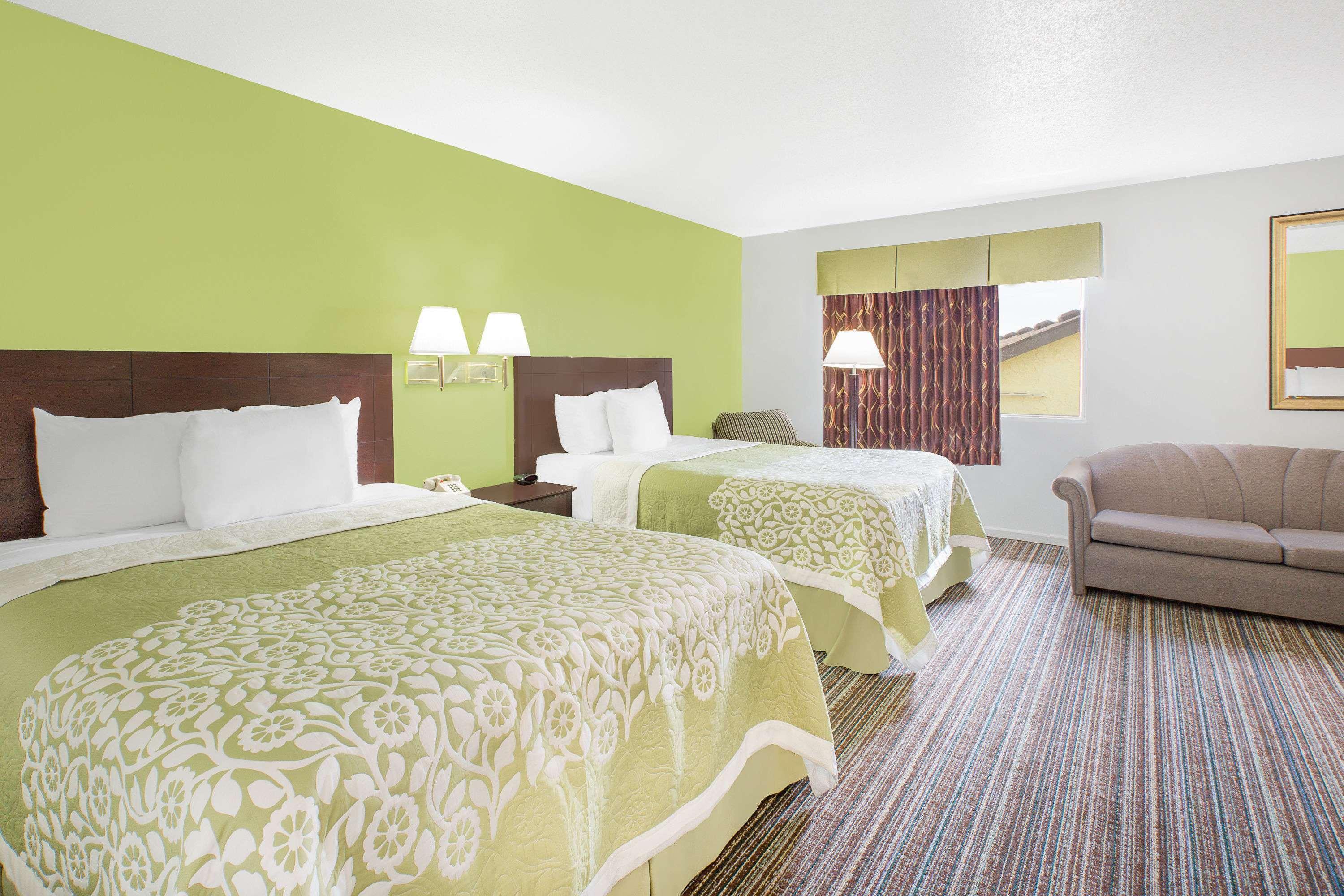Days Inn By Wyndham York Εξωτερικό φωτογραφία