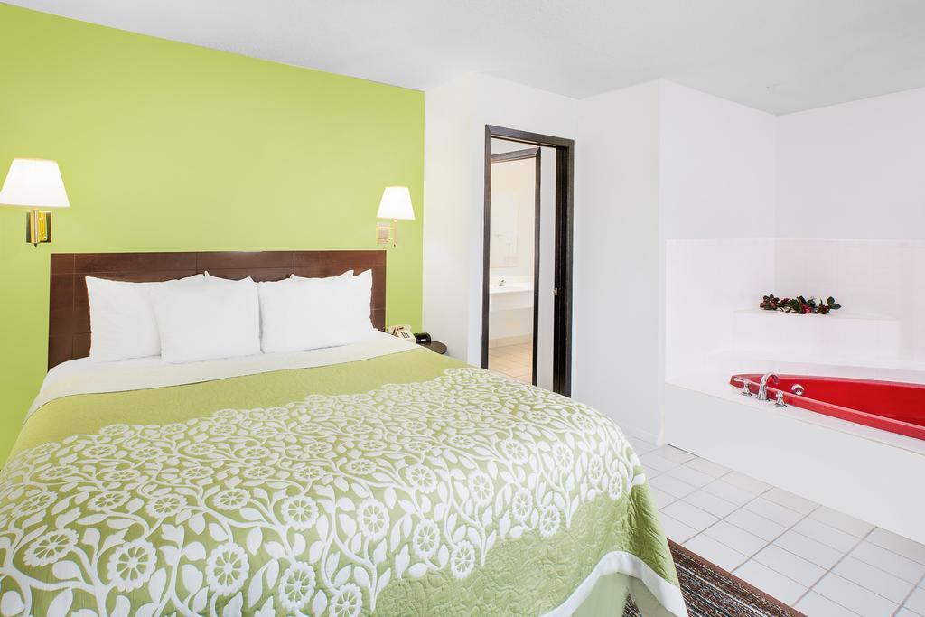 Days Inn By Wyndham York Εξωτερικό φωτογραφία